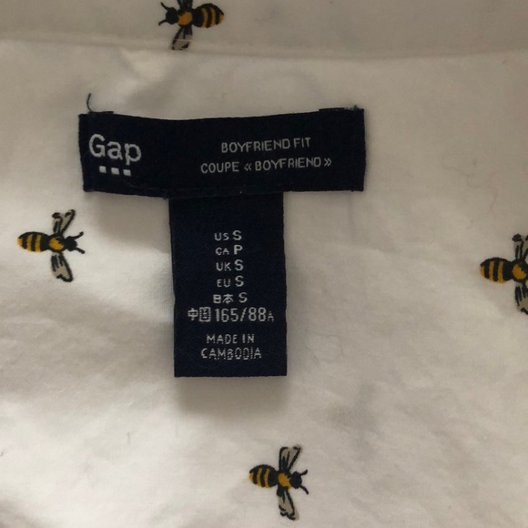 GAP Boyfriend Fit Button Down with Bee Print - Picture 2 of 4